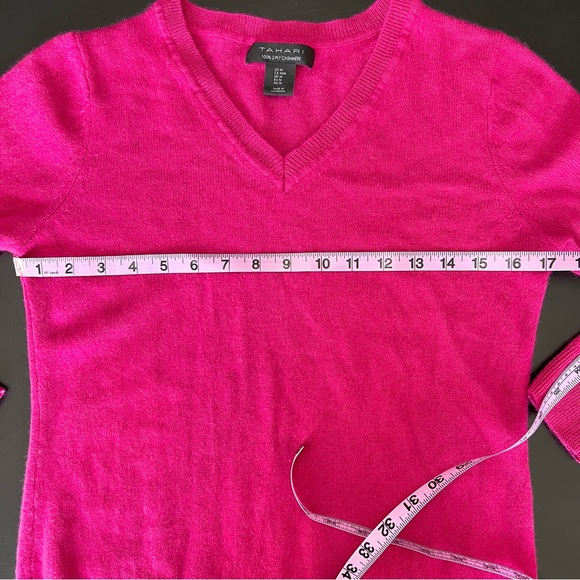 *SOLD*Tahari 2 Ply Cashmere V-Neck Sweater Pink Size M - Picture 6 of 7